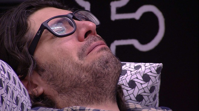 Em vídeo, irmã de Ilmar chora e desabafa ao falar de pensão do sobrinho