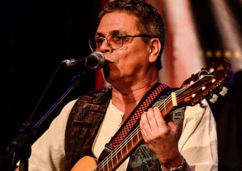 Zeca Torres apresenta show do palco do Teatro Amazonas 