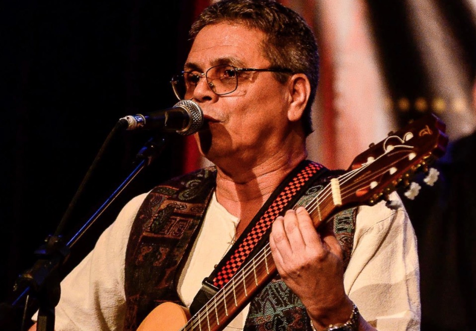 Zeca Torres apresenta show do palco do Teatro Amazonas 