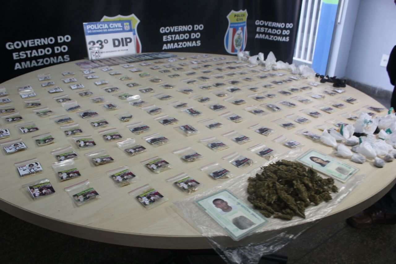 Em Manaus, casal é preso com drogas personalizadas com a marca de facção