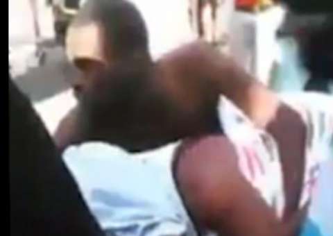 Homem prende pênis durante sexo com amante  