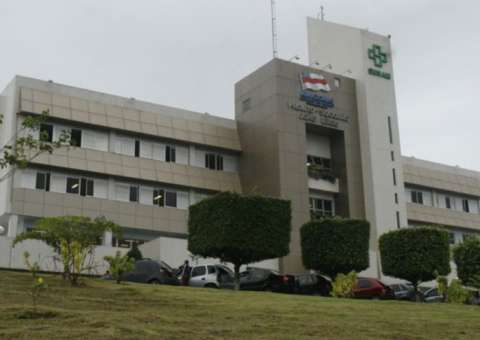 Por ciúmes, homem mata esposa a facadas e tenta suicídio em Manaus