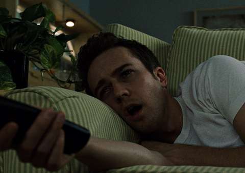 Fazer maratona de séries aumenta o risco de morte precoce, aponta estudo