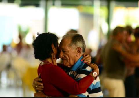 Aposentados e pensionistas participam de Oficina de Ginástica e Dança em Manaus  