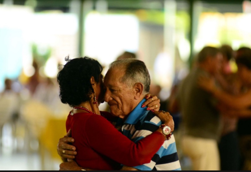 Aposentados e pensionistas participam de Oficina de Ginástica e Dança em Manaus  
