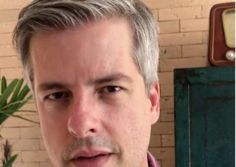 Cantor Victor se pronuncia após ser indiciado por agressão a esposa