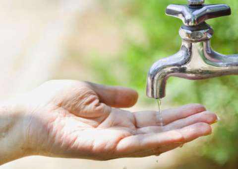 Bairro de Manaus terá fatura de água suspensa ou reduzida 