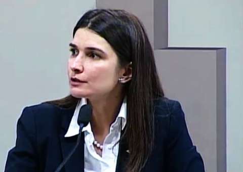 Rebecca defende maior participação de recursos arrecadados com taxas na Suframa