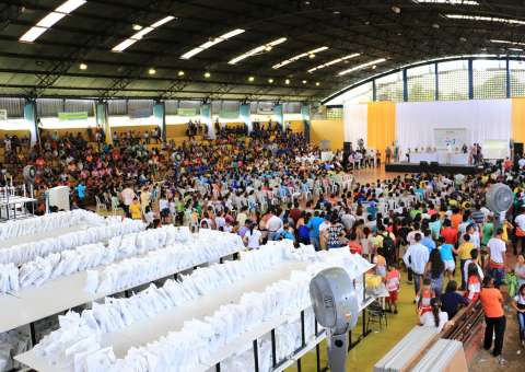  Município do Amazonas realiza a maior entrega de material escolar do interior do Estado 