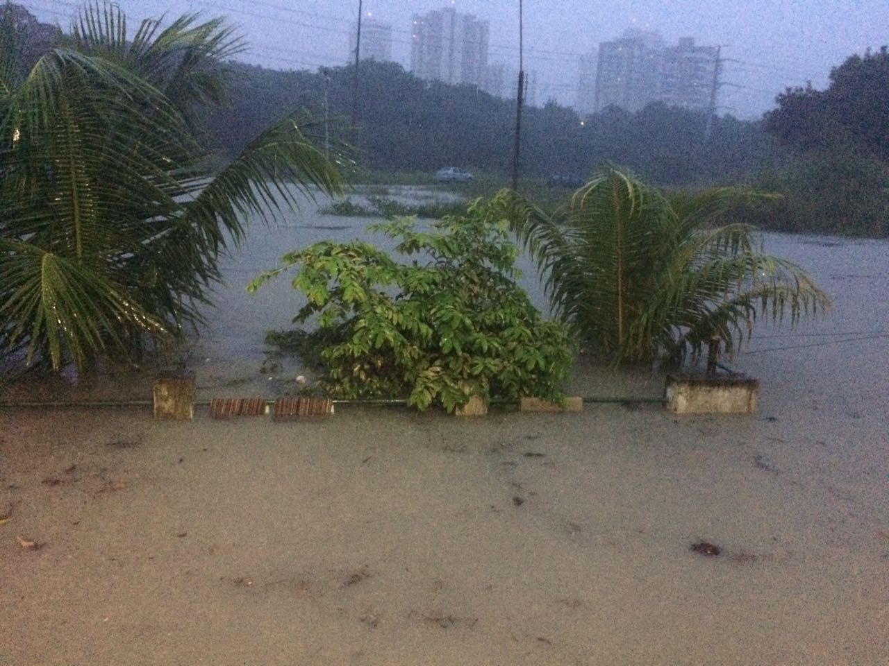 Em Manaus, dez ocorrências são registradas em 8h de chuva