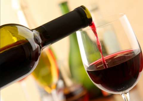 Tomar uma taça de vinho faz bem ao cérebro, aponta estudo