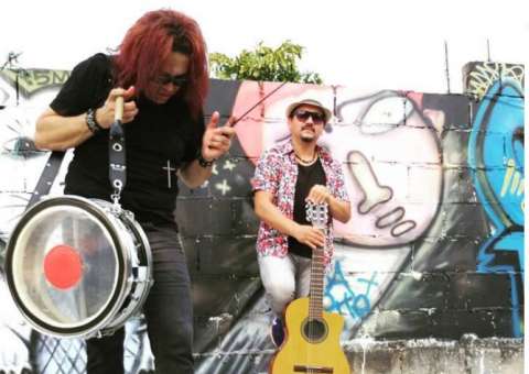 Os Psikeiros levam irreverência e clássicos da música nordestina ao Axerito