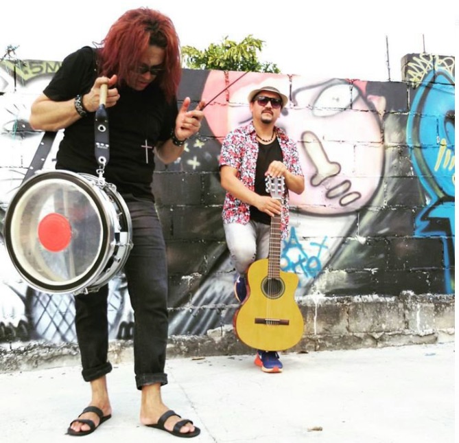 Os Psikeiros levam irreverência e clássicos da música nordestina ao Axerito