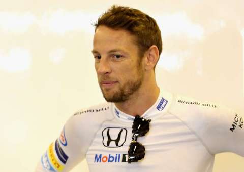 Campeão de F1, é desclassificado em prova de triatlo por excesso de velocidade