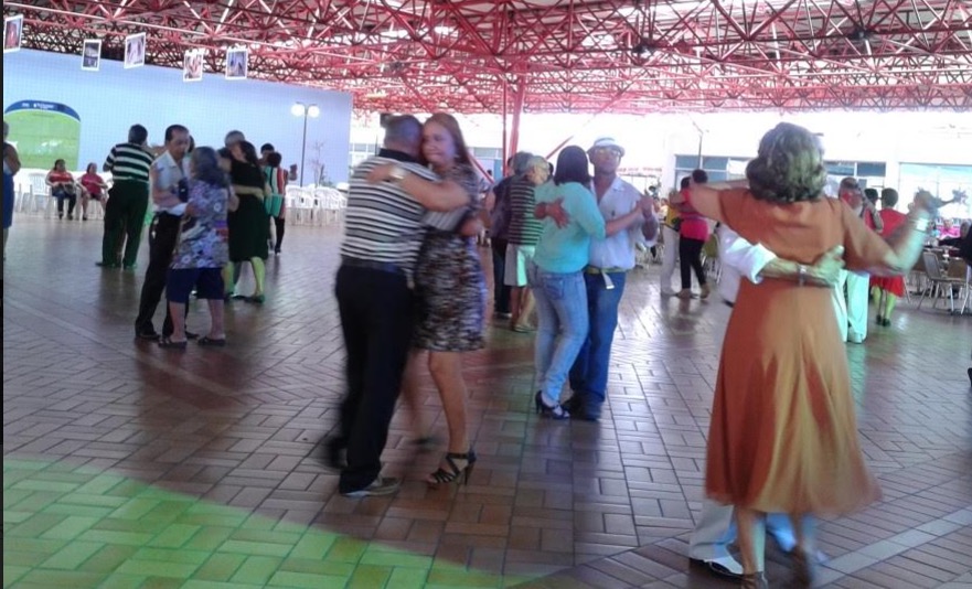 Sexta dançante agita Centro Estadual de Convivência do Idoso com muito bolero