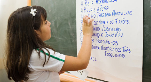Crianças de famílias ricas tem 6 vezes mais acesso alfabetização as de famílias pobres