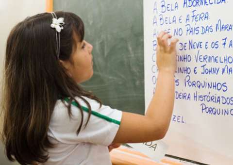 Crianças de famílias ricas tem 6 vezes mais acesso alfabetização as de famílias pobres