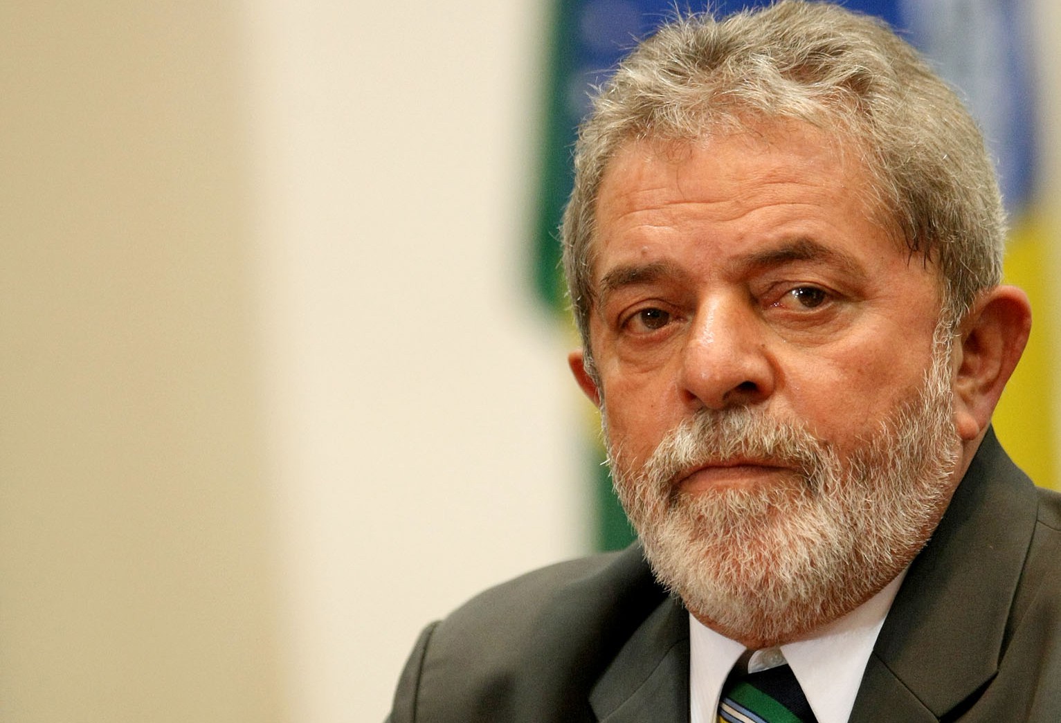 Moro cobra registros de visitas de Lula à triplex
