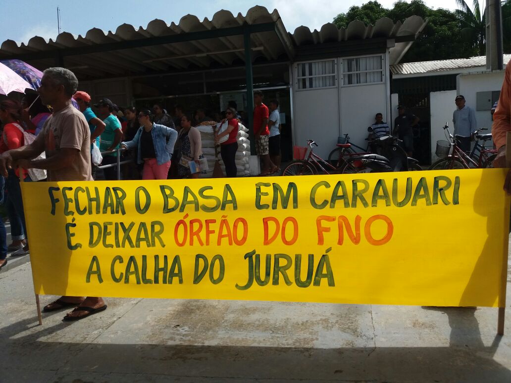 População protesta contra  fechamento do Basa no interior do Amazonas 