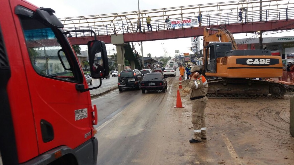 Após cratera, obras na Torquato Tapajós devem ser concluídas nesta quinta-feira em Manaus  