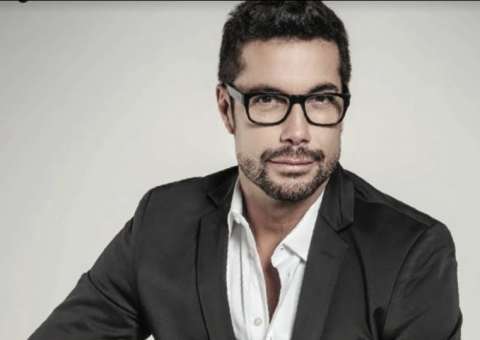 Fernando Torquartto realiza palestra sobre as tendências de maquiagens em Manaus