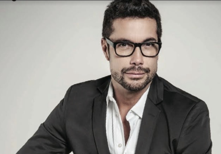 Fernando Torquartto realiza palestra sobre as tendências de maquiagens em Manaus