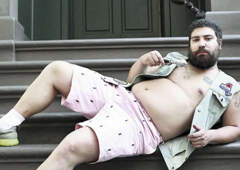 Livro indica 101 posições sexuais para os gordinhos 