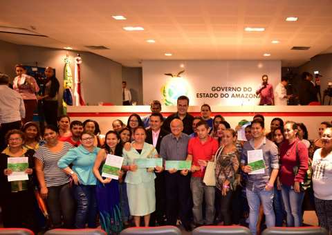 José Melo anuncia investimento de R$ 3 milhões para programa 'Crédito Solidário' 