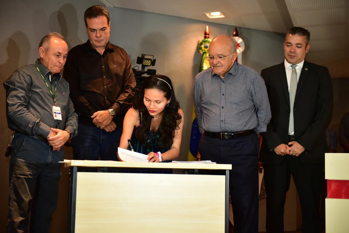 José Melo anuncia investimento de R$ 3 milhões para programa 'Crédito Solidário' 