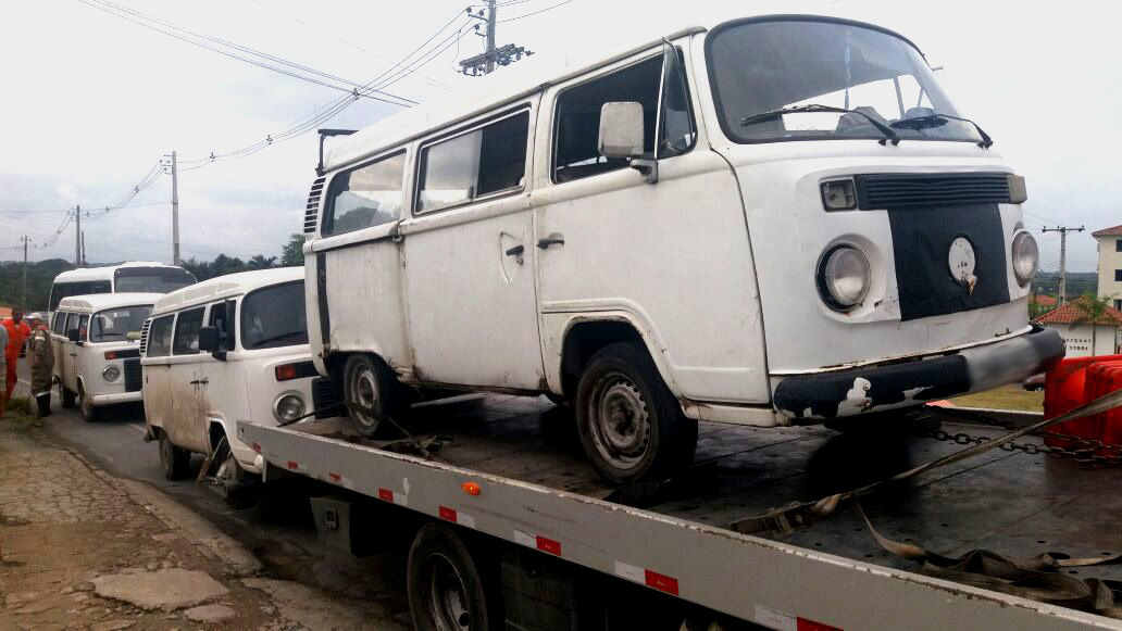 Operação apreende kombis por transporte clandestino de passageiros em Manaus