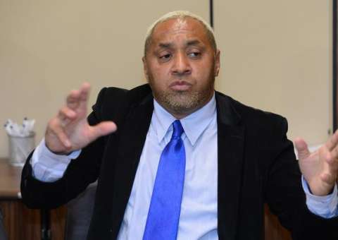 Tiririca se irrita e bate boca na Câmara dos Deputados