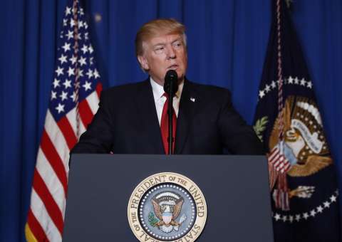 'Chamo as nações para pôr fim ao banho de sangue na Síria', afirma Trump após ataque