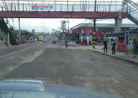 Após mais de 40 horas de obras, cratera da Torquato Tapajós é fechada