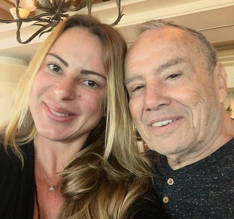 Esposa de Stênio Garcia sai do coma e ator se emociona