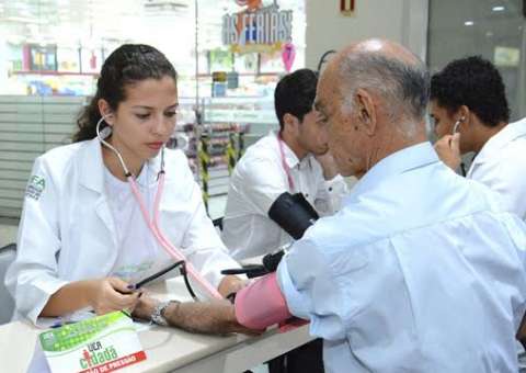 UEA Cidadã promove ação em shopping de Manaus   
