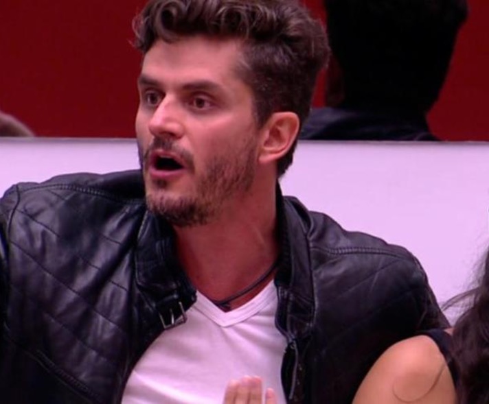 Bomba: Marcos Harter foi expulso de residência médica por roubo, diz colunista