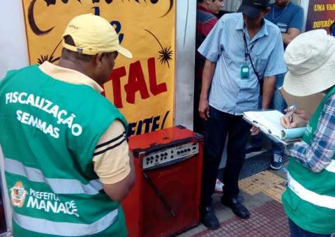 Operação de combate à poluição sonora autua 11 lojas no Centro de Manaus  