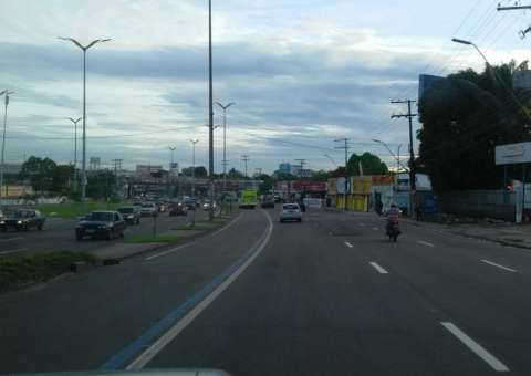 Após obra na Torquato Tapajós, 'faixa azul' volta a ficar exclusiva para ônibus em Manaus 