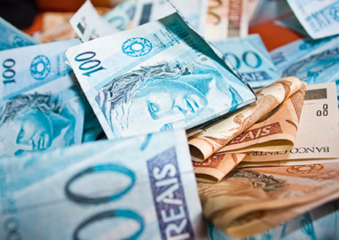 Governo propõe salário mínimo de R$ 979 para o próximo ano