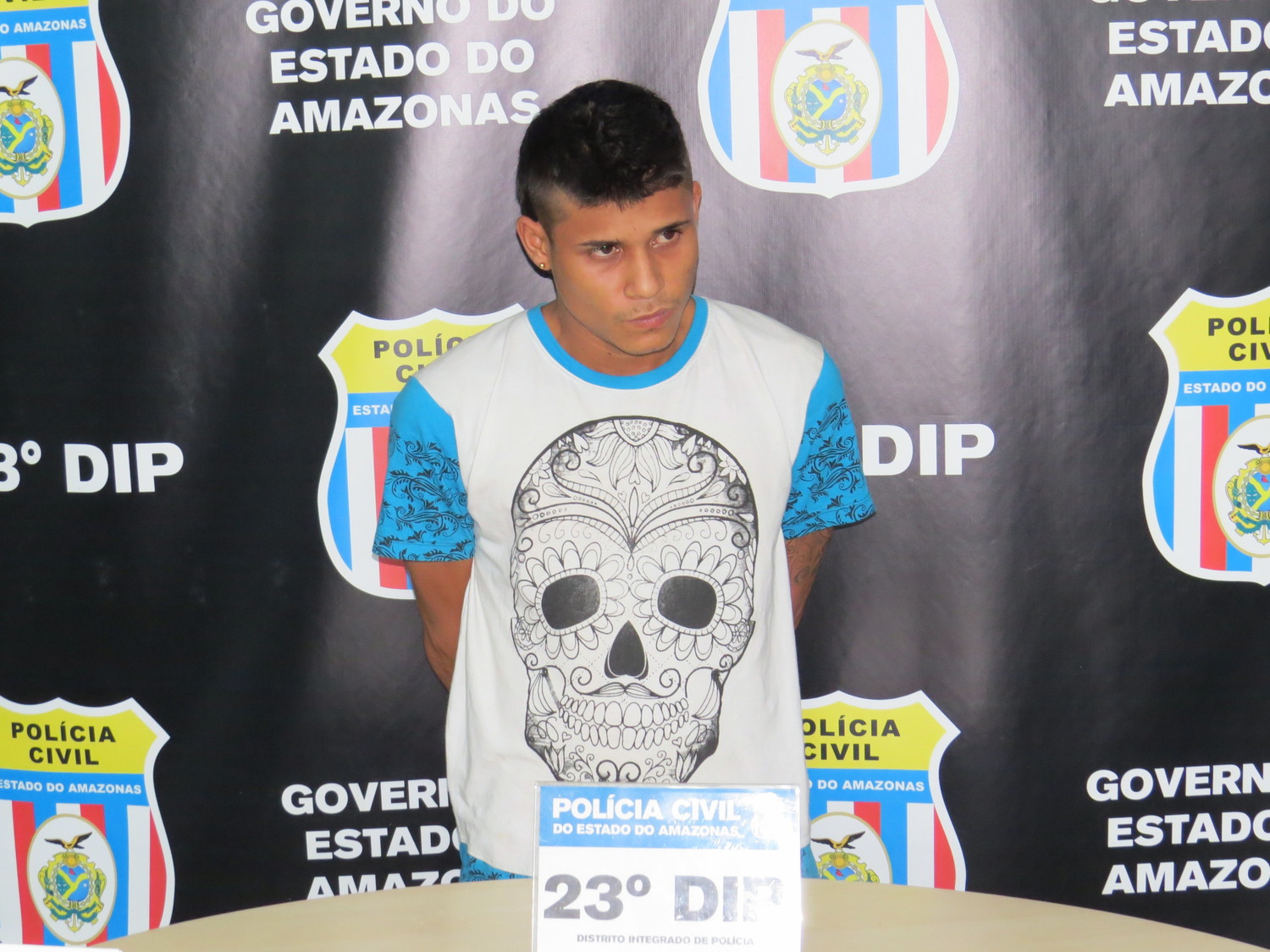 Homem é preso e diz que vendia drogas para sustentar a família em Manaus