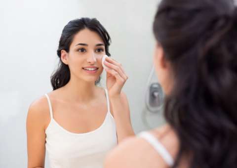 Quatro rituais de beleza para fazer em casa e ter uma pele mais bonita