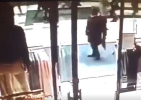 Vídeo mostra momento em que caminhão atropela pedestres em Estocolmo 