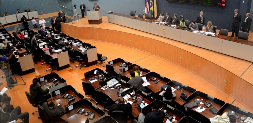 MPC pede suspensão do aumento da cota para vereadores que somam quase 9 milhões  