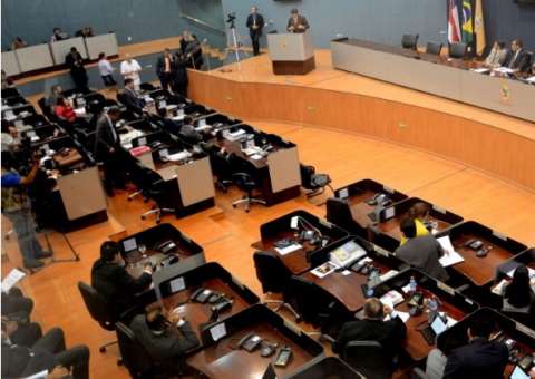 MPC pede suspensão do aumento da cota para vereadores que somam quase 9 milhões  