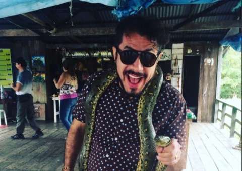 Em Manaus, ex-BBB Rômulo ironiza ao falar sobre cobras e internautas apontam: 'Emilly'