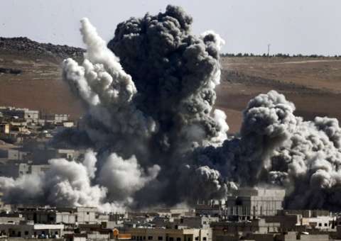 Novo bombardeio de aviões russos mata 15 pessoas em província síria