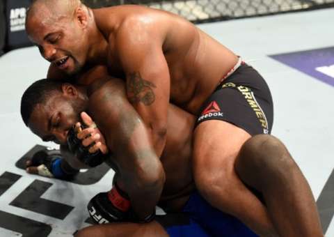 Cormier garante cinturão pede revanche contra Jones no UFCc