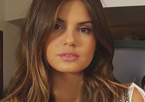  Morre pai da atriz Camila Queiroz aos 53 anos