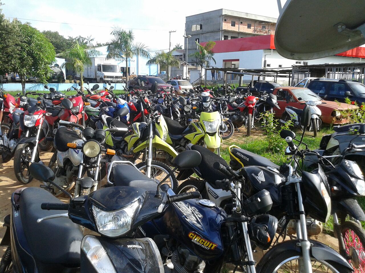 Mais de 70 motos irregulares são apreendidas e 9 pessoas são presas durante operação 'Tolerância Zero' no AM