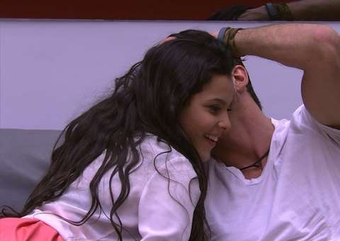 Marcos sugere transar com Emilly e casal tira sarro das sisters após eliminação